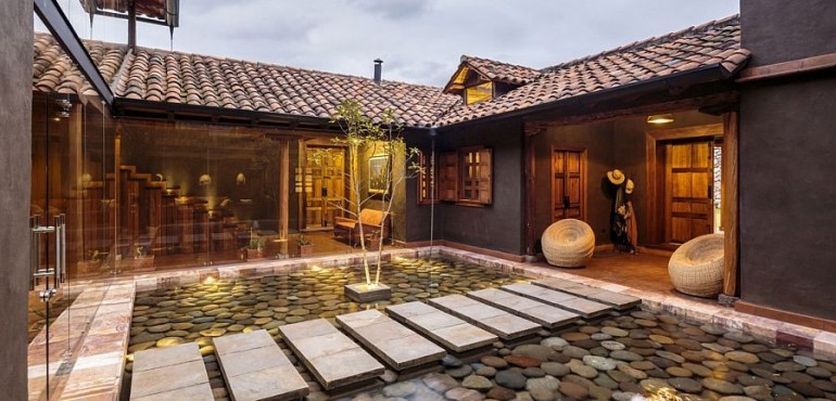 Дом с потрясающим внутренним двориком