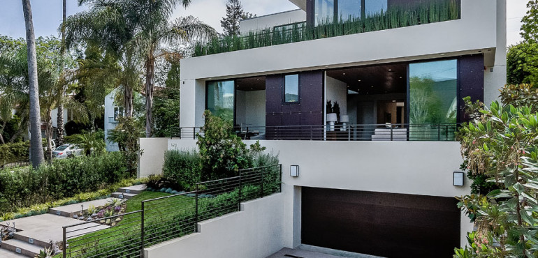 Современный дом с видом на Лос-Анжелес