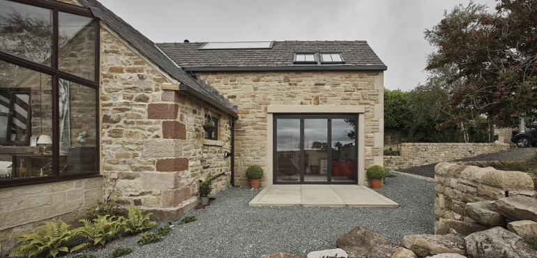 Каменный дом с минималистичным дизайном