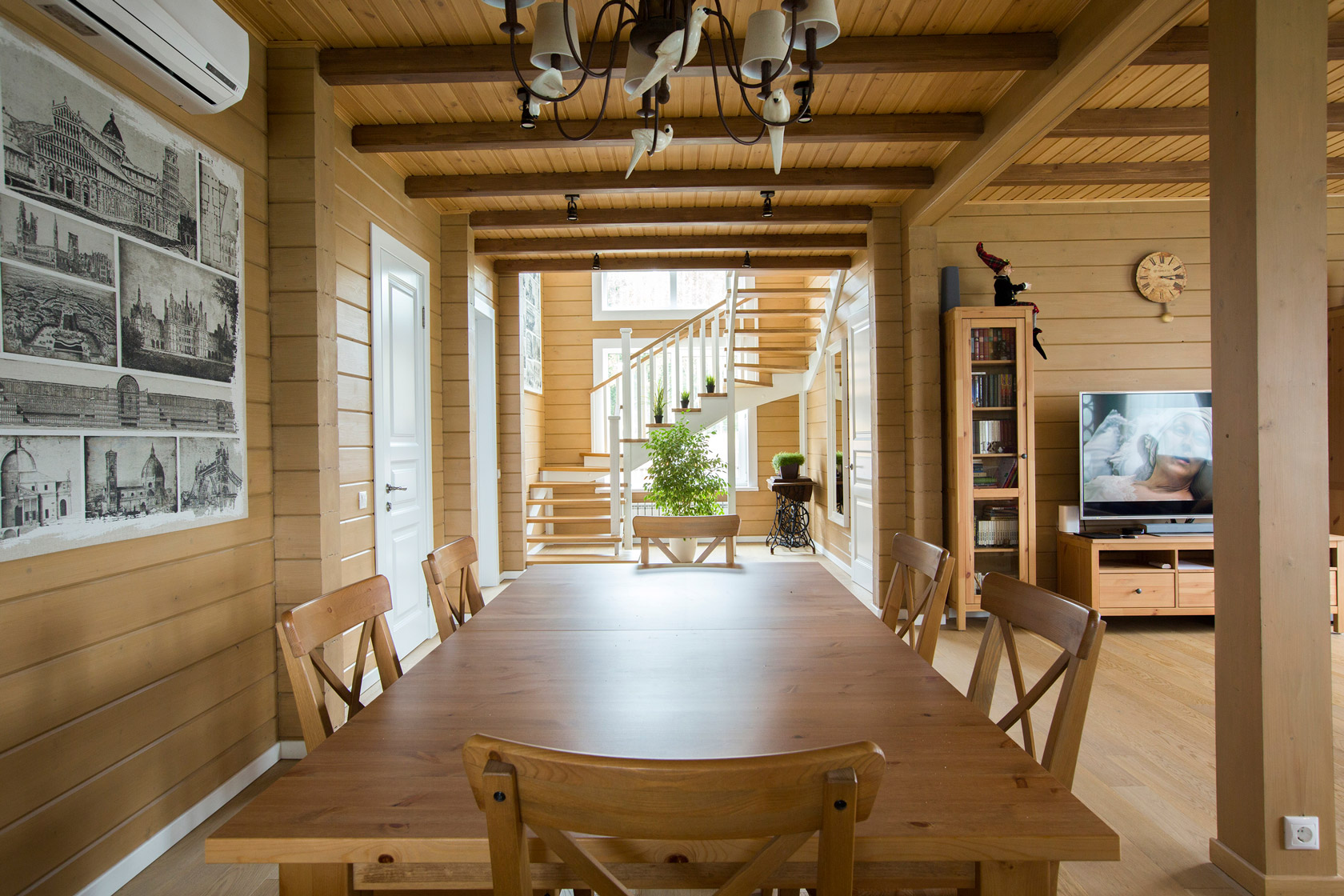 дом из дерева внутри