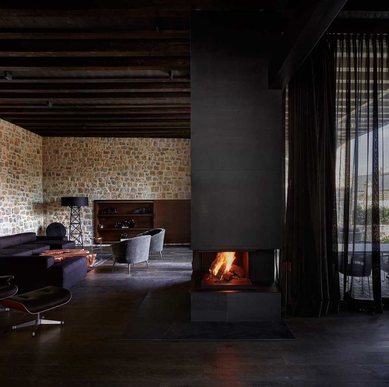 камин в доме