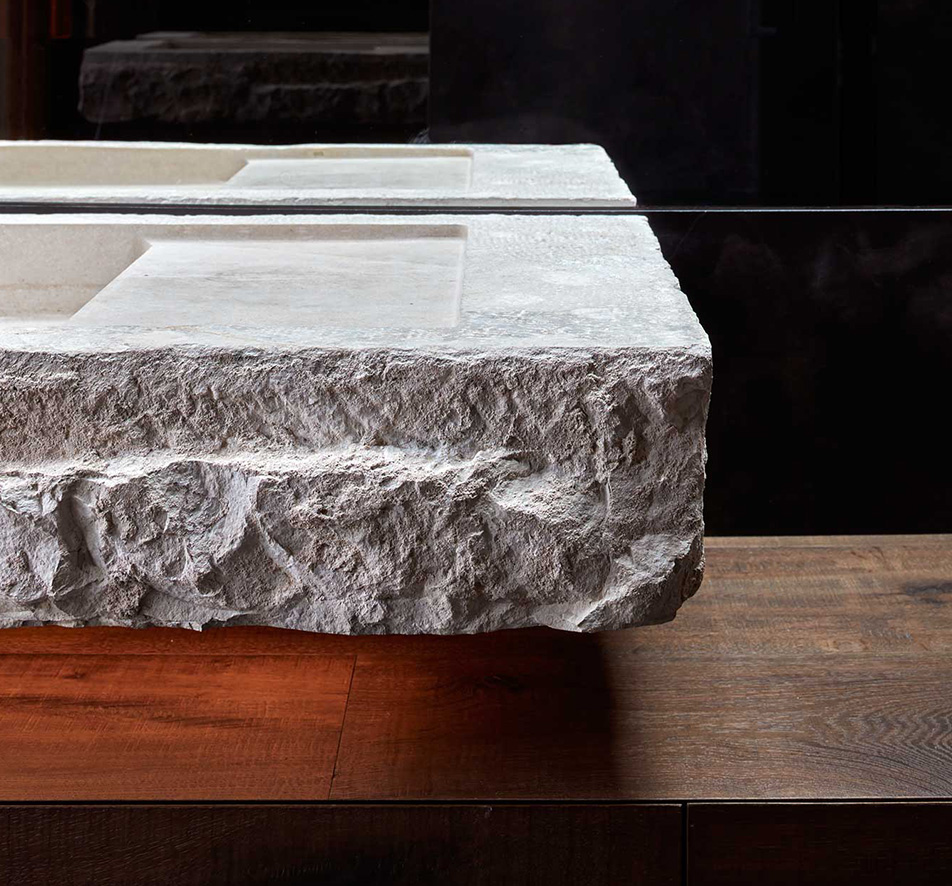 раковина из камня