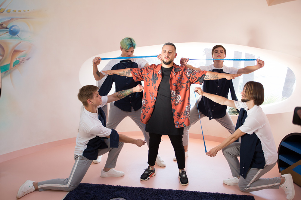 клип глубоко монатик