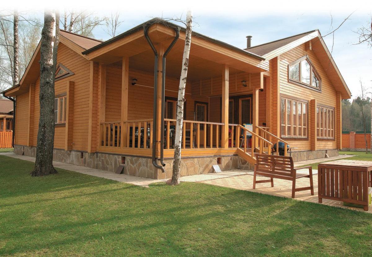 отделка фасада загородного дома