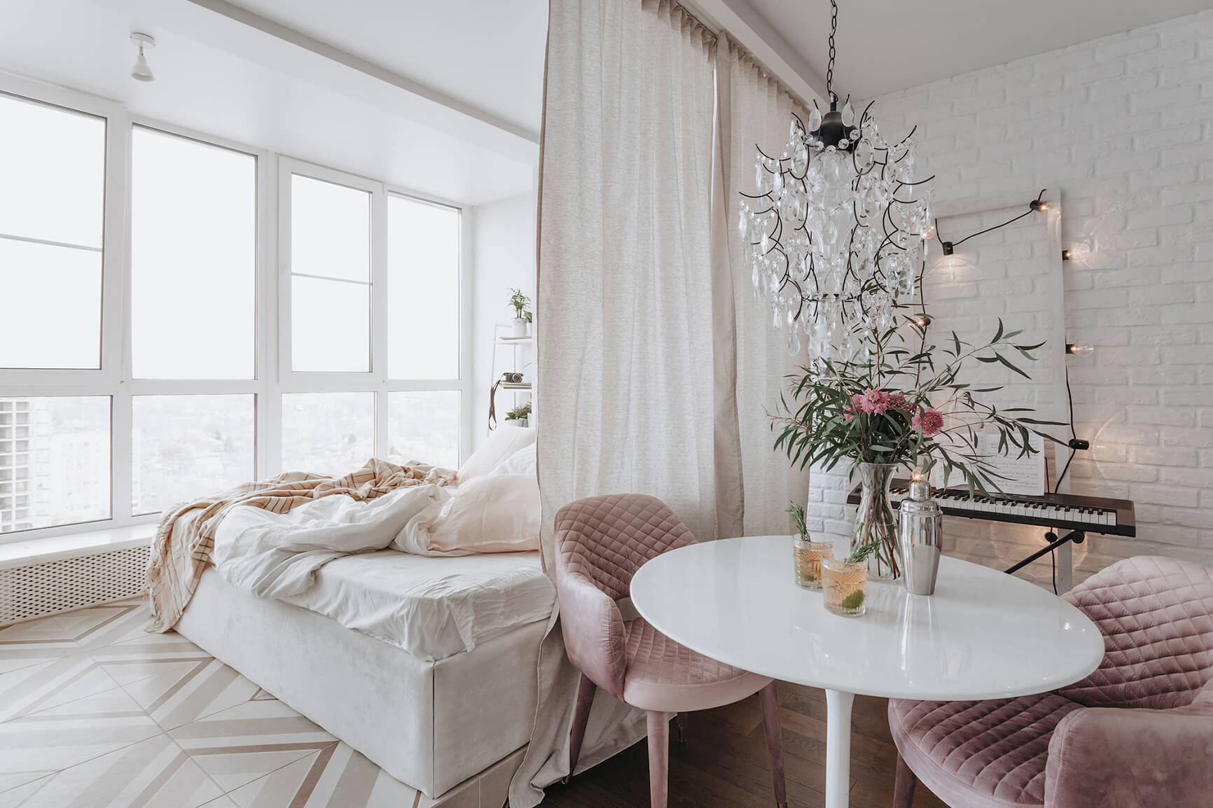 дизайн комнаты с балконом