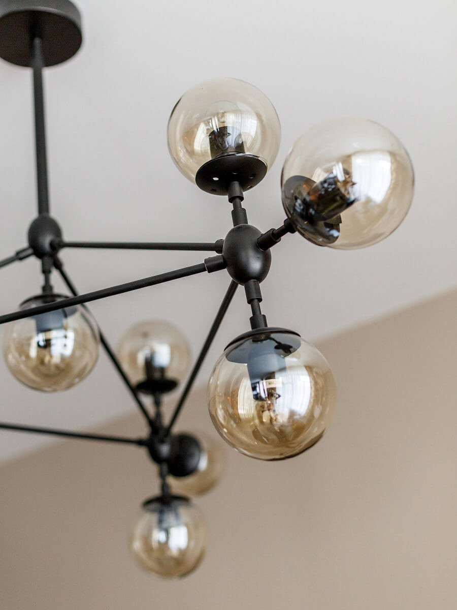 Красивый современный светильник Красивый современный светильник