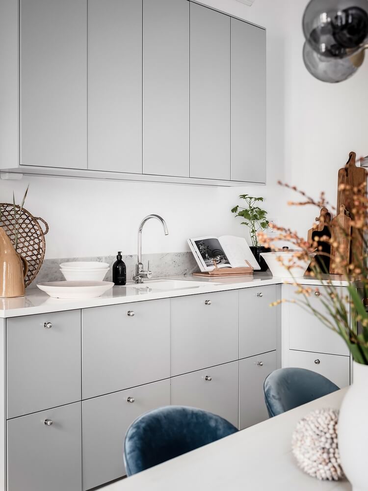 Простой дизайн светлой кухни Простой дизайн светлой кухни