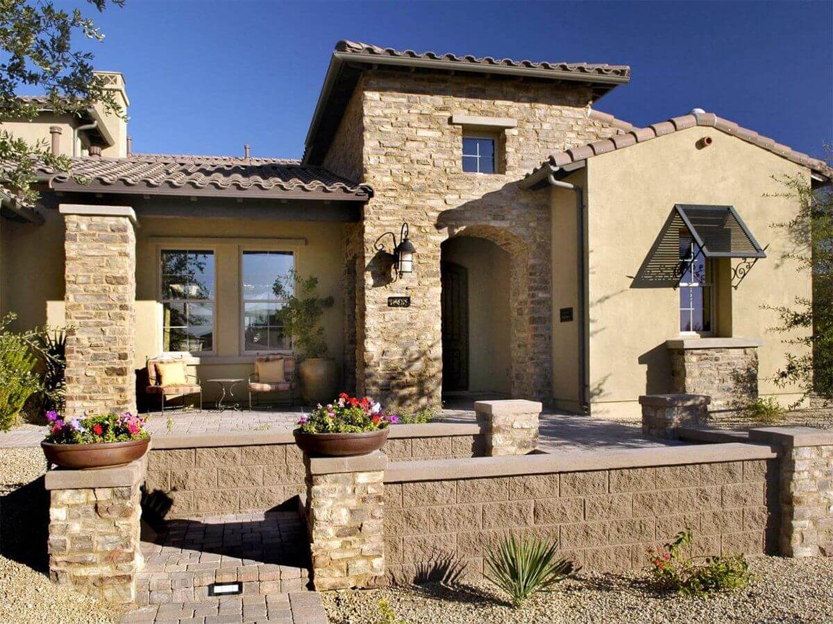 фасад дома из камня